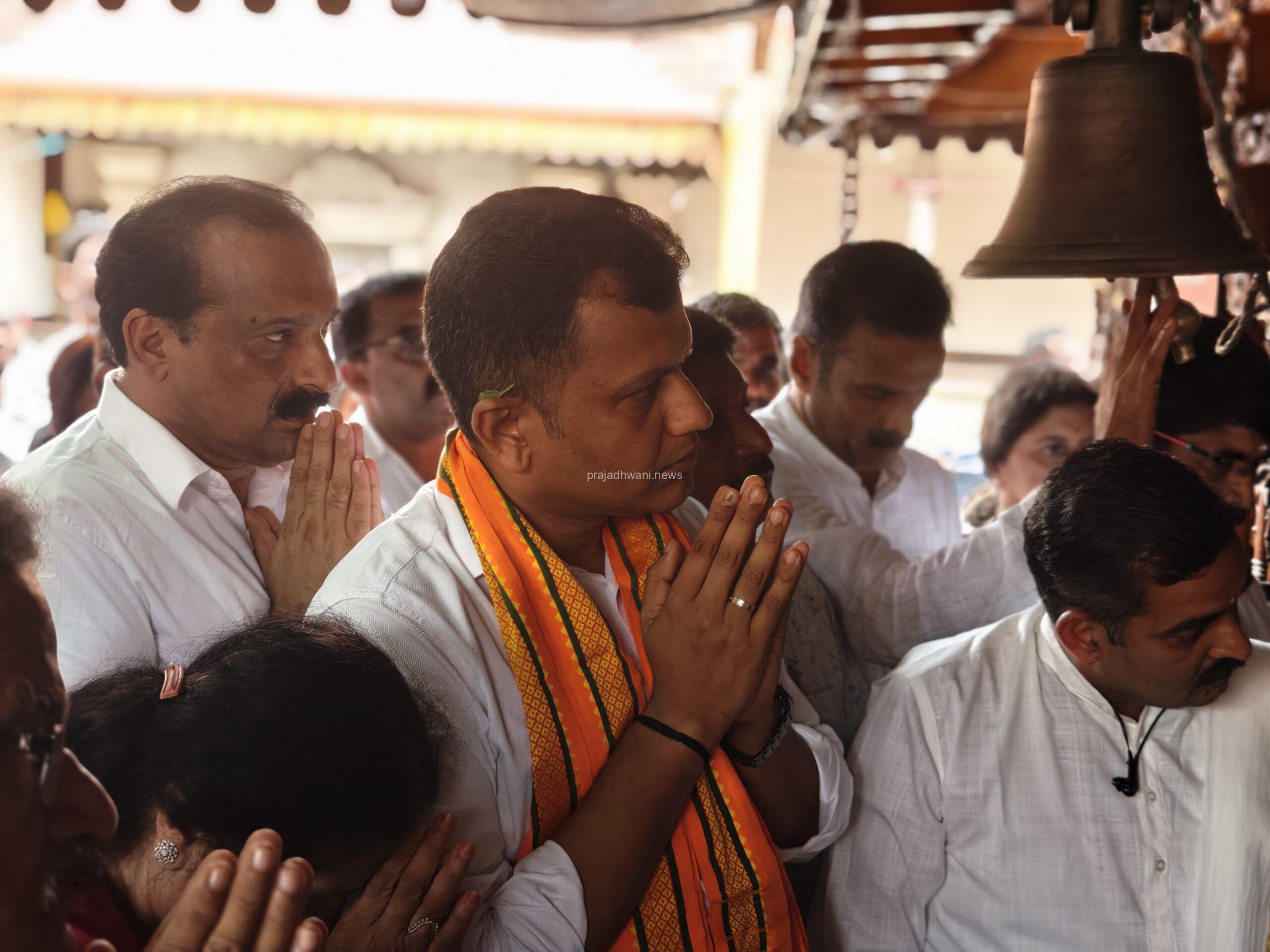 ಪುತ್ತೂರು: ಲೋಕಸಭಾ ಗೆಲುವಿನ ನಂತರ ಮೊದಲ ಬಾರಿಗೆ ಪುತ್ತೂರು ಮಹಾಲಿಂಗೇಶ್ವರ ದೇವಸ್ಥಾನಕ್ಕೆ ಭೇಟಿ ನೀಡಿದ ಸಂಸದ ಕ್ಯಾ. ಬ್ರಿಜೇಶ್ ಚೌಟ.  ಜಿಲ್ಲೆಯ ಅಭಿವೃದ್ದಿಯೇ ನನ್ನ ಮೊದಲ ಆದ್ಯತೆ