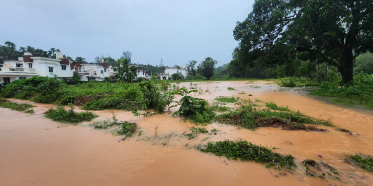 ಪುತ್ತೂರು: ಬನ್ನೂರು ಸನ್ನಿಧಿ ಲೇ ಔಟ್ ಮಳೆ ನೀರಿನಿಂದ ಜಲಾವೃತ