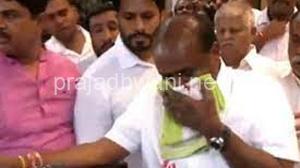 ಸುದ್ದಿಗಾರರೊಂದಿಗೆ ಮಾತನಾಡುವ ವೇಳೆ ಎಚ್.ಡಿ. ಕುಮಾರಸ್ವಾಮಿ ಮೂಗಿನಿಂದ ರಕ್ತಸ್ರಾವ: ಆಸ್ಪತ್ರೆಗೆ ದಾಖಲು