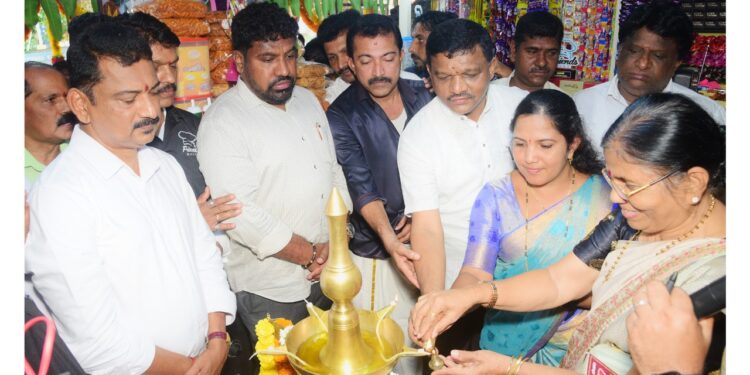 ಪುತ್ತೂರು: ಕುಂಬ್ರ ಹರ್ಷ ಸಂಕೀರ್ಣದಲ್ಲಿ ” ಪ್ರೆಂಡ್ಸ್ ಬೇಕ್” ಬೇಕರಿ ಶುಭಾರಂಭ.