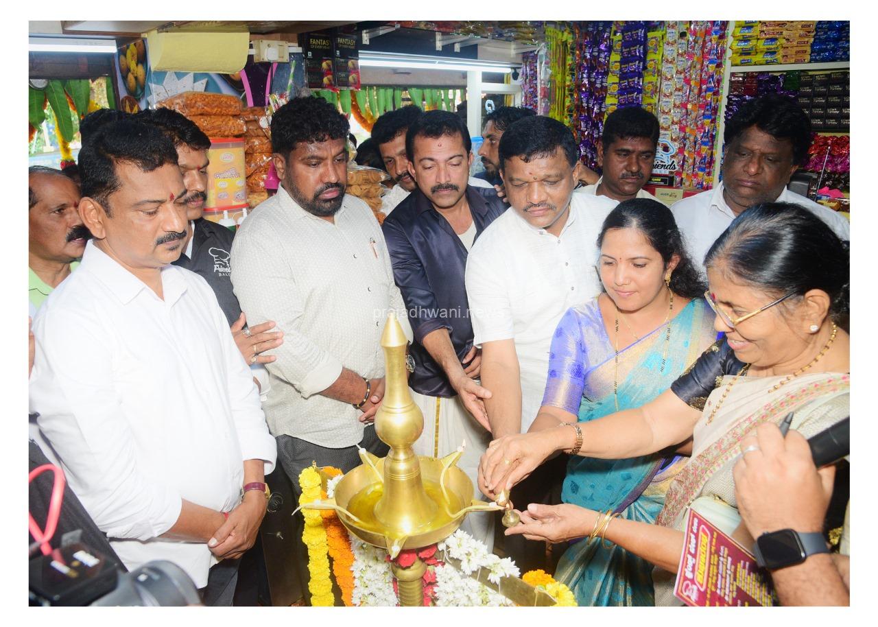 ಪುತ್ತೂರು: ಕುಂಬ್ರ ಹರ್ಷ ಸಂಕೀರ್ಣದಲ್ಲಿ ” ಪ್ರೆಂಡ್ಸ್ ಬೇಕ್” ಬೇಕರಿ ಶುಭಾರಂಭ.