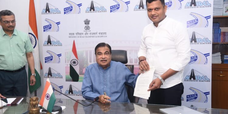 ಕೇಂದ್ರ ರಸ್ತೆ ಸಾರಿಗೆ ಮತ್ತು ಹೆದ್ದಾರಿ ಸಚಿವರಾದ ಶ್ರೀ ನಿತಿನ್ ಗಡ್ಕರಿ  ಭೇಟಿಯಾಗಿ ಮಾತುಕತೆ ನಡೆಸಿದ ಬ್ರಿಜೇಶ್ ಚೌಟ.