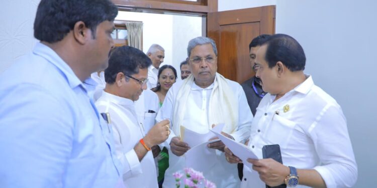 ಪುತ್ತೂರು: ಮೆಡಿಕಲ್ ಕಾಲೇಜು ಮತ್ತು ಕ್ಷೇತ್ರಕ್ಕೆ ಹೆಚ್ಚು ಅನುದಾನ ನೀಡುವಂತೆ ಸಿದ್ದರಾಮಯ್ಯರಿಗೆ ಮನವಿ ಮಾಡಿದ ಶಾಸಕ ಅಶೋಕ್ ರೈ