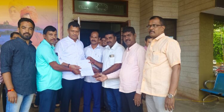 ಪುತ್ತೂರು: ಚೆಲ್ಯಡ್ಕ ಸೇತುವೆಯ ಸಂಚಾರ ನಿಷೇಧ, ಒಳಮೊಗ್ರು ಬಿಜೆಪಿ ಶಕ್ತಿಕೇಂದ್ರದಿಂದ ಸಂಸದರಿಗೆ ಮನವಿ