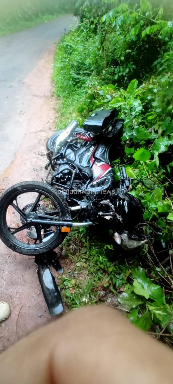 ವಿಟ್ಲ: ಪಿಕಪ್ – ಬೈಕ್ ನಡುವೆ ಮಂಗಲಪದವಿನಲ್ಲಿ ಅಪಘಾತ. ಅಪ್ರಾಪ್ತ ಬೈಕ್ ಸವಾರನಿಗೆ ಗಂಭೀರ ಗಾಯ