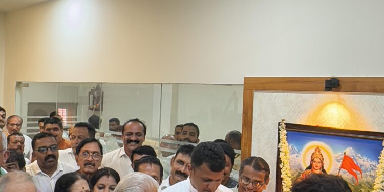 ಮಂಗಳೂರು: ಜಿಲ್ಲಾಧಿಕಾರಿ ಕಛೇರಿ ಸಂಕಿರ್ಣದಲ್ಲಿ ನೂತನ ಸಂಸದ ‌ಕ್ಯಾ.ಬ್ರಿಜೇಶ್ ಚೌಟರ ಕಛೇರಿ ಕಾರ್ಯಾರಂಭ