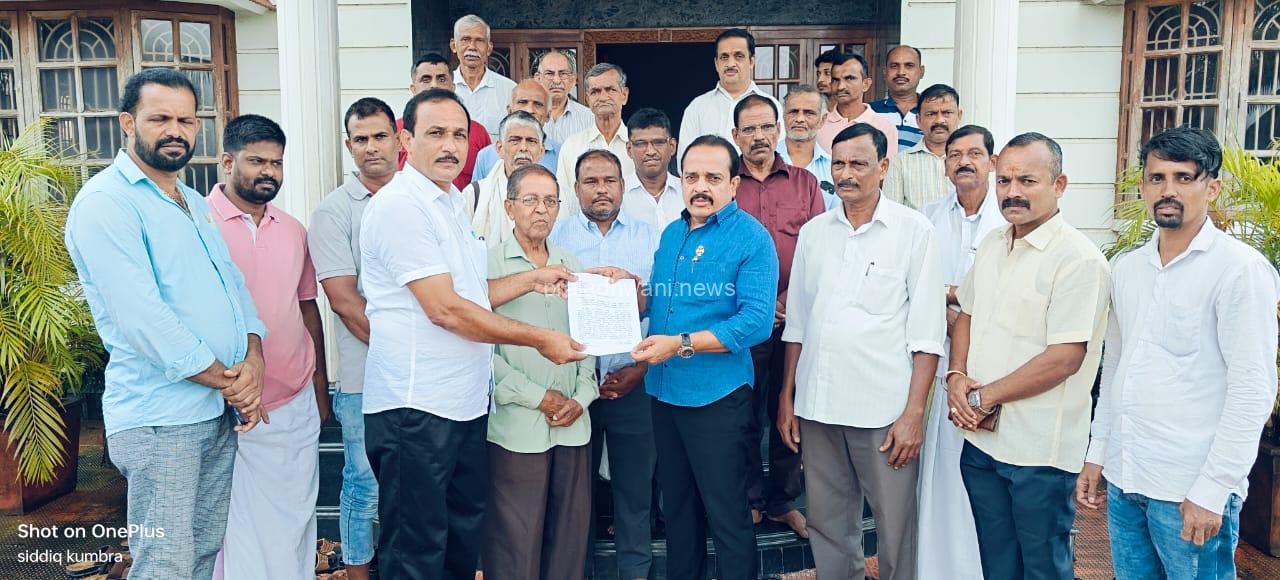 ಪುತ್ತೂರು: ಕೊಡಿಪ್ಪಾಡಿ ಗ್ರಾಮದಲ್ಲಿ ಅಡಕೆಗೆ ಎಲೆ ಚುಕ್ಕಿ ಮಾರಕ ರೋಗ ಪರಿಹಾರಕ್ಕಾಗ್ರಹಿಸಿ ಶಾಸಕರಿಗೆ ಮನವಿ