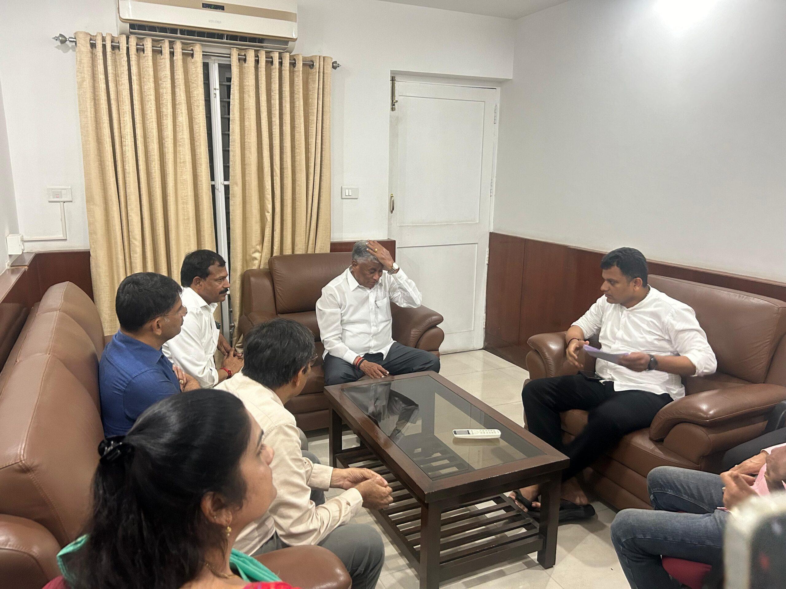 ಮಂಗಳೂರು: ಭಾರತ ಸರ್ಕಾರದ ರಾಜ್ಯ ರೈಲ್ವೆ ಮತ್ತು ಜಲಶಕ್ತಿ ಸಚಿವರಾದ ಶ್ರೀ ವಿ. ಸೋಮಣ್ಣವರನ್ನು ಸ್ವಾಗತಿಸಿದ ಕ್ಯಾ.ಬ್ರಿಜೇಶ್ ಚೌಟ