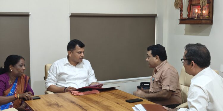 ದಕ್ಷಿಣ ಕನ್ನಡ: ಗ್ರಾಮೀಣ ಭಾಗಗಳಲ್ಲಿ ಬಿ.ಎಸ್.ಎನ್.ಎಲ್ ಸಂಪರ್ಕದ ಉನ್ನತೀಕರಣ ಹಾಗೂ ನೆಟ್ವರ್ಕ್ ಸಮಸ್ಯೆ ಬಗ್ಗೆ ಅಧಿಕಾರಿಗಳೊಂದಿಗೆ ಚರ್ಚಿಸಿದ ಕ್ಯಾಪ್ಟನ್ ಬ್ರಿಜೇಶ್ ಚೌಟ