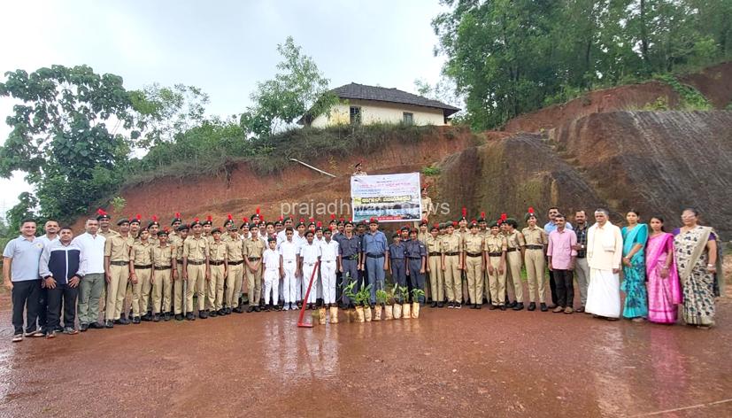 ಪುತ್ತೂರು: ದ.ಕ.ಜಿ.ಪಂ.ಉನ್ನತ ಹಿರಿಯ ಪ್ರಾಥಮಿಕ ಶಾಲೆ ಕುಡಿಪಾಡಿಯಲ್ಲಿ ಕಾರ್ಗಿಲ್ ವಿಜಯೋತ್ಸವ,ವನಮಹೋತ್ಸವ ಆಚರಣೆ