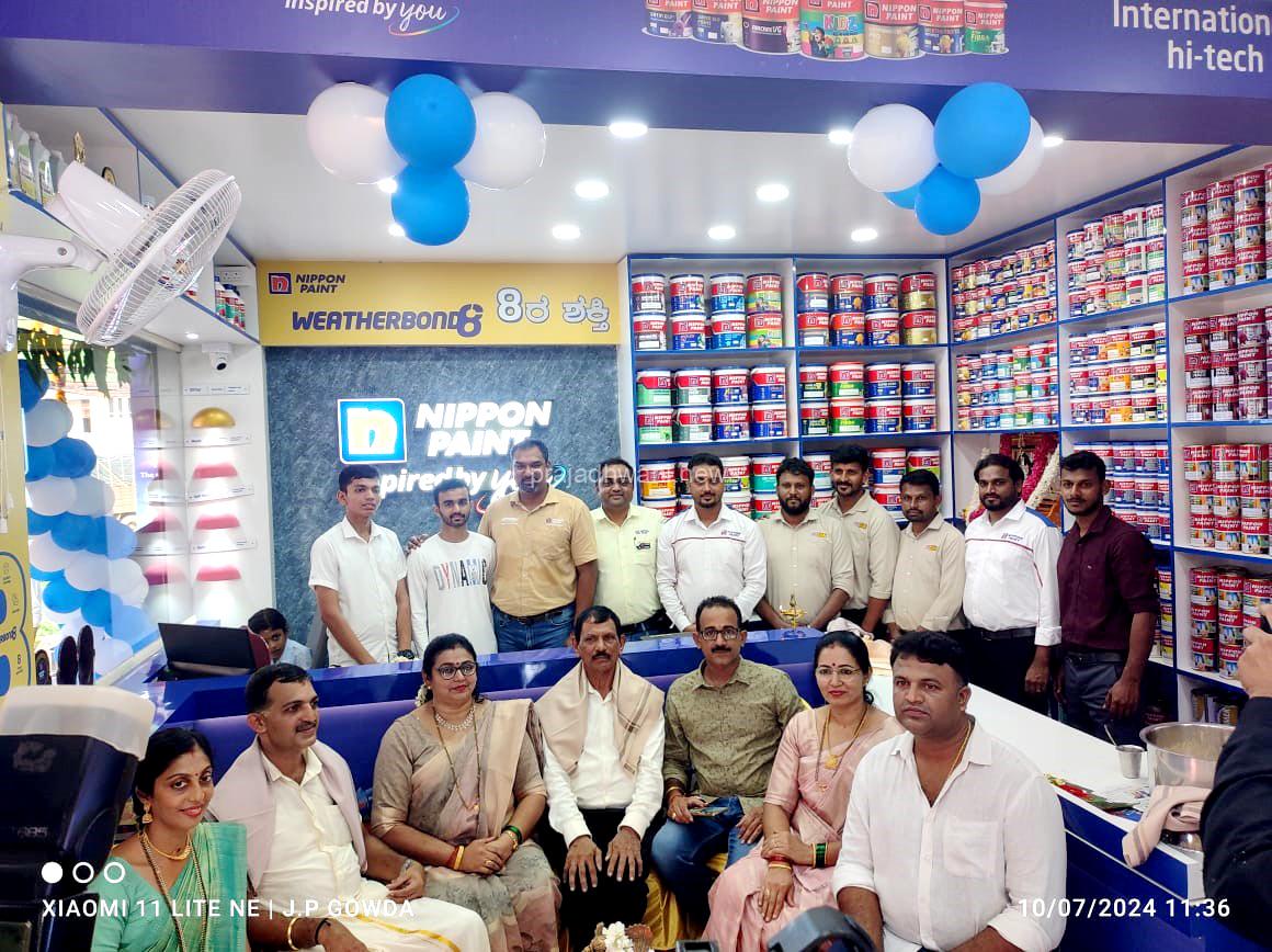 ಪುತ್ತೂರು: ನಿಪ್ಪಾನ್ ಪೈಂಟ್ಸ್ನ ಮಳಿಗೆ ಗಜಾನನ ಟ್ರೆಡರ್ಸ್ ಸ್ಥಳಾಂತರಗೊಂಡು ಶುಭಾರಂಭ