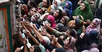 ಪಾಕಿಸ್ತಾನ ಲೀಟರ್‌ ಪೆಟ್ರೋಲ್‌ಗೆ 275 ರೂ. ಸಾಲ 79 ಲಕ್ಷ ಕೋಟಿ ; ಪಾಕ್‌ ಸಂಪೂರ್ಣ ದಿವಾಳಿ