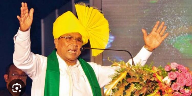 ಬೆಂಗಳೂರು: ಬಿಲ್ಲವರ ಕೈ ಹಿಡಿದು ಗ್ಯಾರಂಟಿ ನೀಡಿದ ಮುಖ್ಯಮಂತ್ರಿ ಸಿದ್ದರಾಮಯ್ಯ