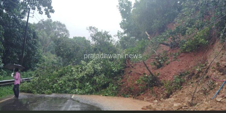 ಮಾಣಿ-ಮೈಸೂರು ಹೆದ್ದಾರಿ ಗುಡ್ಡ ಕುಸಿತ – ಪುತ್ತೂರು – ಸುಳ್ಯ ರಸ್ತೆ ಸಂಚಾರ ಬಂದ್