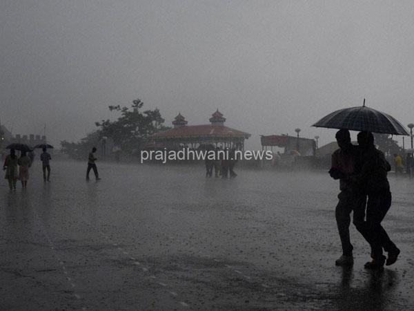 ಕರ್ನಾಟಕ ಇಂದು ವಿಪರೀತ ಮಳೆ; ಹಲವೆಡೆ ರೆಡ್ ಅಲರ್ಟ್ ಘೋಷಣೆ: