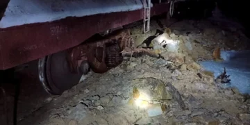 ರೈಲ್ವೆ ಹಳಿ ಮೇಲೆ ಎಡಕುಮೇರಿನಲ್ಲಿ ಗುಡ್ಡ ಕುಸಿತ; ಬೆಂಗಳೂರು- ಮಂಗಳೂರು ರೈಲ್ವೆ ಸಂಚಾರ ಬಂದ್‌-ಜು.29ರವರೆಗೆ ಎಕ್ಸ್‌ಪ್ರೆಸ್‌ ರೈಲುಗಳ ಓಡಾಟ ರದ್ದು