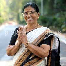 ಮಹಾಲಿಂಗೇಶ್ವರ ದೇವಳದ ವಠಾರದಲ್ಲಿ ಸಾಮೂಹಿಕ ವರಮಹಾಲಕ್ಷ್ಮೀ ಪೂಜೆ – ಭಕ್ತರಿಗೆ ಪ್ರಸಾದ ರೂಪದಲ್ಲಿ ಸೀರೆ ವಿತರಣೆ;ಮಾಜಿ ಶಾಸಕಿ ಶಕುಂತಳಾ ಶೆಟ್ಟಿ