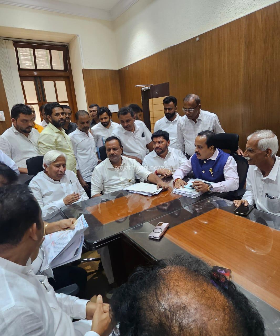 ಪುತ್ತೂರು: ದ ಕ ಮತ್ತು ಉಡುಪಿ ಜಿಲ್ಲೆಯಲ್ಲಿ ನಡೆಯುವ ಕಂಬಳಕ್ಕೆ ಅನುದಾನ ನೀಡಿ ಸಚಿವ ಎಚ್ ಕೆ ಪಾಟೀಲ್ಗೆ ಸ್ಪೀಕರ್ ನೇತೃತ್ವದಲ್ಲಿ ಮನವಿ ಸಲ್ಲಿಸಿದ ಶಾಸಕ ಅಶೋಕ್ ರೈ