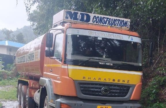 ಪುತ್ತೂರು: ಕೊಡಿಪಾಡಿ ರಾತ್ರಿ ನಿಲ್ಲಿಸಿದ್ದ ಎರಡು ಲಾರಿಯಿಂದ ಬ್ಯಾಟರಿ ಕಳವು