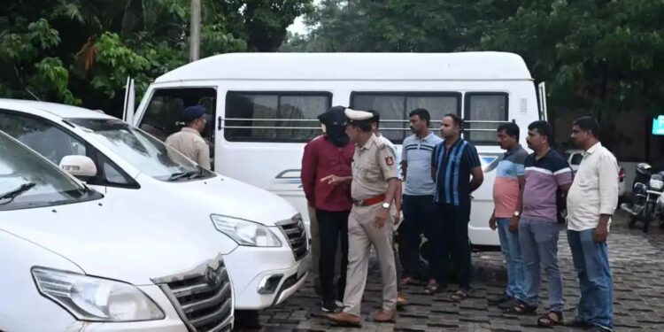 ಮಂಗಳೂರು: ಉಳಾಯಿಬೆಟ್ಟು ಪದ್ಮನಾಭ ಕೋಟ್ಯಾನ್ ಮನೆ ದರೋಡೆ ಪ್ರಕರಣ, ಕೋಟ್ಯಾನ್ ಜತೆಗಿದ್ದವನೇ ಪ್ರಮುಖ ಆರೋಪಿ. ಪ್ರಕರಣ ಬೇಧಿಸಿದ ಪೋಲಿಸ್ ಪಡೆ