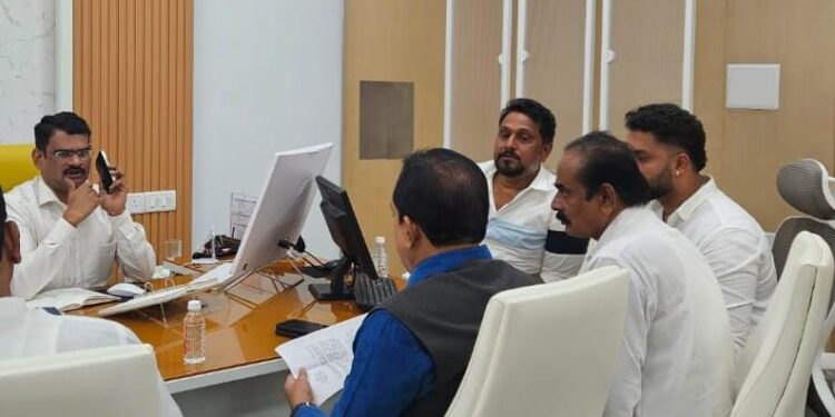 ಪುತ್ತೂರು: ಕಟ್ ಕನ್ವರ್ಶನ್ ಸಮಸ್ಯೆ ‌ಬಗೆಹರಿಸುವಂತೆ ಶಾಸಕರ ನೇತೃತ್ವದಲ್ಲಿ ಪೂಡಾ ಸಮಿತಿ ನಗರಾಭಿವೃದ್ಧಿ ‌ಇಲಾಖೆಗೆ ಭೇಟಿ