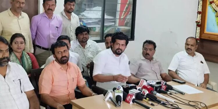 ಮೈಸೂರು: ಮುಖ್ಯಮಂತ್ರಿ ಸಿದ್ಧರಾಮಯ್ಯ ಭ್ರಷ್ಟರಲ್ಲ ಅವರೊಬ್ಬ ಮಾಸ್ ಲೀಡರ್ :- ಮಾಜಿ ಸಂಸದ ಪ್ರತಾಪ್‌ ಸಿಂಹ ಹೇಳಿಕೆ