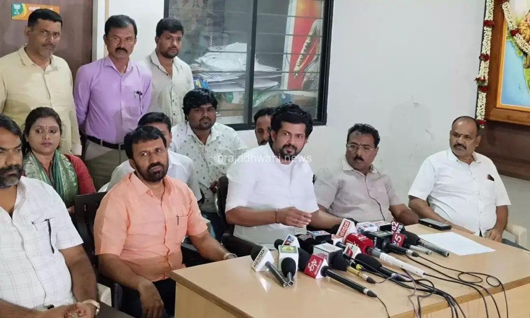 ಮೈಸೂರು: ಮುಖ್ಯಮಂತ್ರಿ ಸಿದ್ಧರಾಮಯ್ಯ ಭ್ರಷ್ಟರಲ್ಲ ಅವರೊಬ್ಬ ಮಾಸ್ ಲೀಡರ್ :- ಮಾಜಿ ಸಂಸದ ಪ್ರತಾಪ್ ಸಿಂಹ ಹೇಳಿಕೆ