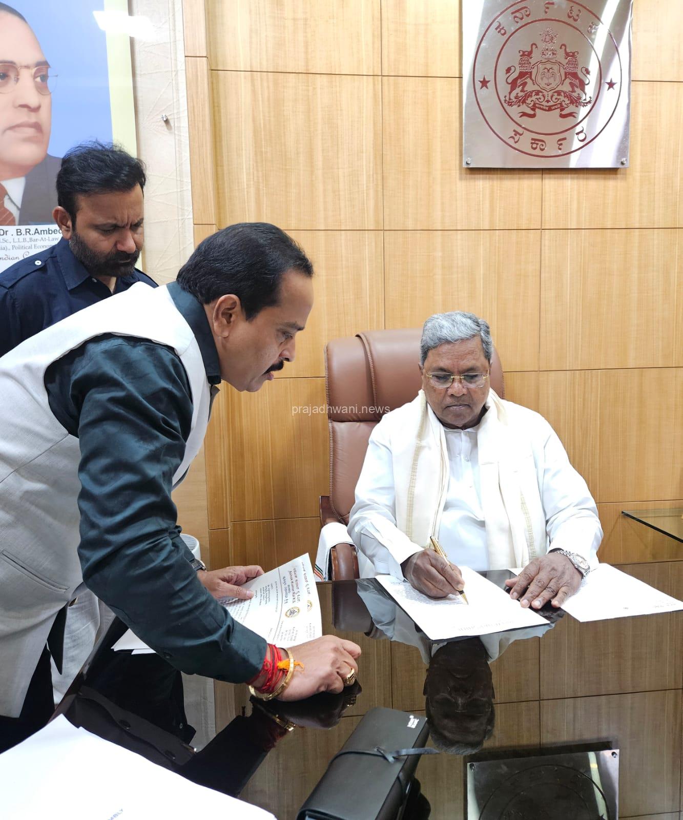 ಪುತ್ತೂರು: ತಾಲೂಕು ಕ್ರೀಡಾಂಗಣ ಅಭಿವೃದ್ದಿಗೆ ಅನುದಾನ ನೀಡುವಂತೆ ಸಿಎಂ ಗೆ ಮನವಿ ಮಾಡಿದ ಶಾಸಕ ಅಶೋಕ್ ರೈ