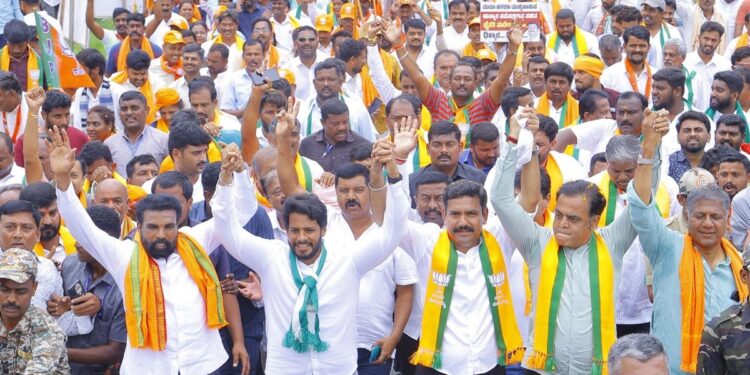 ಬಿಜೆಪಿ-ಜೆಡಿಎಸ್ ಪಾದಯಾತ್ರೆಗೆ ತೆರೆ, ಮೈಸೂರಿನಲ್ಲಿ ಬೃಹತ್ ಸಮಾವೇಶ