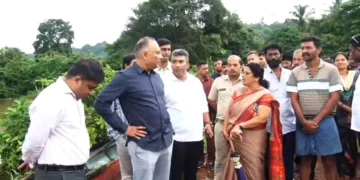 ದಕ್ಷಿಣ ಕನ್ನಡ ಜಿಲ್ಲೆಯ ಪ್ರವಾಹ ಪೀಡಿತ ಪ್ರದೇಶಗಳಿಗೆ ಜಿಲ್ಲಾ ಉಸ್ತುವಾರಿ ಸಚಿವ ಭೇಟಿ; DC ಮುಲ್ಲೈ ಮುಗಿಲನ್​ಗೆ ಶಹಬ್ಬಾಸ್ ಎಂದ ಜನ