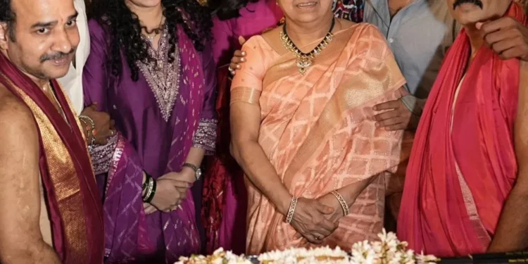 ಉಡುಪಿ ಶ್ರೀ ಕೃಷ್ಣ ದೇವರ ದೇವಸ್ಥಾನಕ್ಕೆ ತೆರಳಿ ದೇವರ ದರ್ಶನ ಪಡೆದು ಪ್ರಸಾದ ಸ್ವೀಕರಿಸಿದ ತೆಲುಗಿನ ಖ್ಯಾತ ನಟ ಪ್ಯಾನ್ ಇಂಡಿಯಾ ಸ್ಟಾರ್ ಜೂ ಎನ್ಟಿಆರ್, ರ್ರಿಷಬ್ ಶೆಟ್ಟಿ & ಪ್ರಶಾಂತ್ ನೀಲ್ ಅವರ ಕುಟುಂಬ