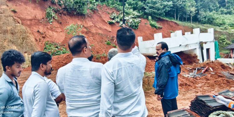 ಪುತ್ತೂರು: ಮಳೆಯಿಂದ ಧರೆ ಕುಸಿದು ಹಾನಿಯಾದ ಸ್ಥಳಗಳಿಗೆ ಶಾಸಕರಾದ ಅಶೋಕ್ ಕುಮಾರ್ ರೈ ಭೇಟಿ