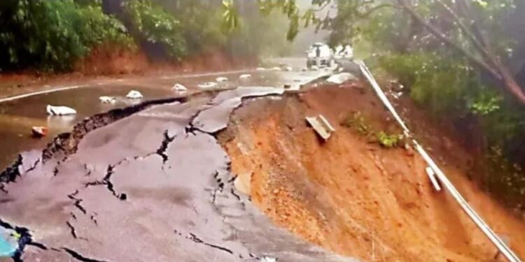 ಕೊಡಗು: ಭೂಕುಸಿತದ ಭೀತಿಯಿಂದ ಹಲವು ಕುಟುಂಬಗಳ ಸ್ಥಳಾಂತರಕ್ಕೆ ಜಿಲ್ಲಾಡಳಿತದಿಂದ ನೋಟಿಸ್