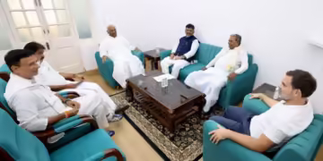 ಬೆಂಗಳೂರು: ಮುಡಾ ನಿವೇಶನ ಹಂಚಿಕೆ ಪ್ರಕರಣ ಸಿದ್ದು ಬೆನ್ನಿಗೆ ನಿಂತ ‘ಕೈ’ ಕಮಾಂಡ್, ಕಾನೂನು ಸಮರಕ್ಕೆ ಮುಂದು