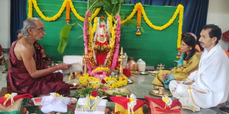 ಕೋಡಿಂಬಾಡಿ ಮಠಂತಬೆಟ್ಟು ಶ್ರೀ ಮಹಿಷಮರ್ದಿನಿ ದೇವಸ್ಥಾನದಲ್ಲಿ ವಿಜೃಂಭಣೆಯ ಶ್ರೀ ವರಮಹಾಲಕ್ಷ್ಮೀ ವೃತ ಪೂಜೆ…