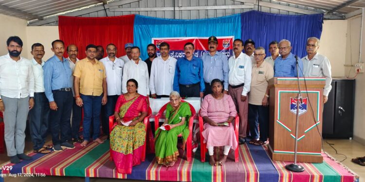 ಪುತ್ತೂರು: ರಾಷ್ಟ್ರ ಭಕ್ತ ನಾಗರಿಕ ವೇದಿಕೆ (ರಿ) ಸುರತ್ಕಲ್ ಇದರ ಆಶ್ರಯದಲ್ಲಿ  ಸೈನಿಕ ಕಲ್ಯಾಣ ನಿಧಿ ವಿತರಣೆ.