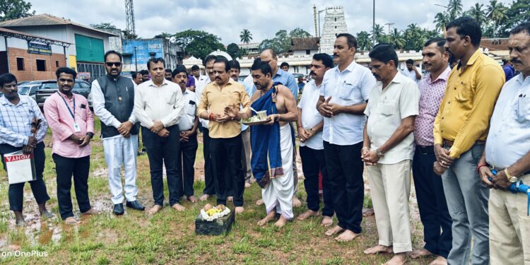 ಪುತ್ತೂರು: ಮಹಾಲಿಂಗೇಶ್ವರ ದೇವಸ್ಥಾನದ ಎದುರು ಗದ್ದೆಯಲ್ಲಿ ಸಾಂಪ್ರದಾಯಿಕ ಗದ್ದೆ ಬೇಸಾಯಕ್ಕೆ ಚಾಲನೆ