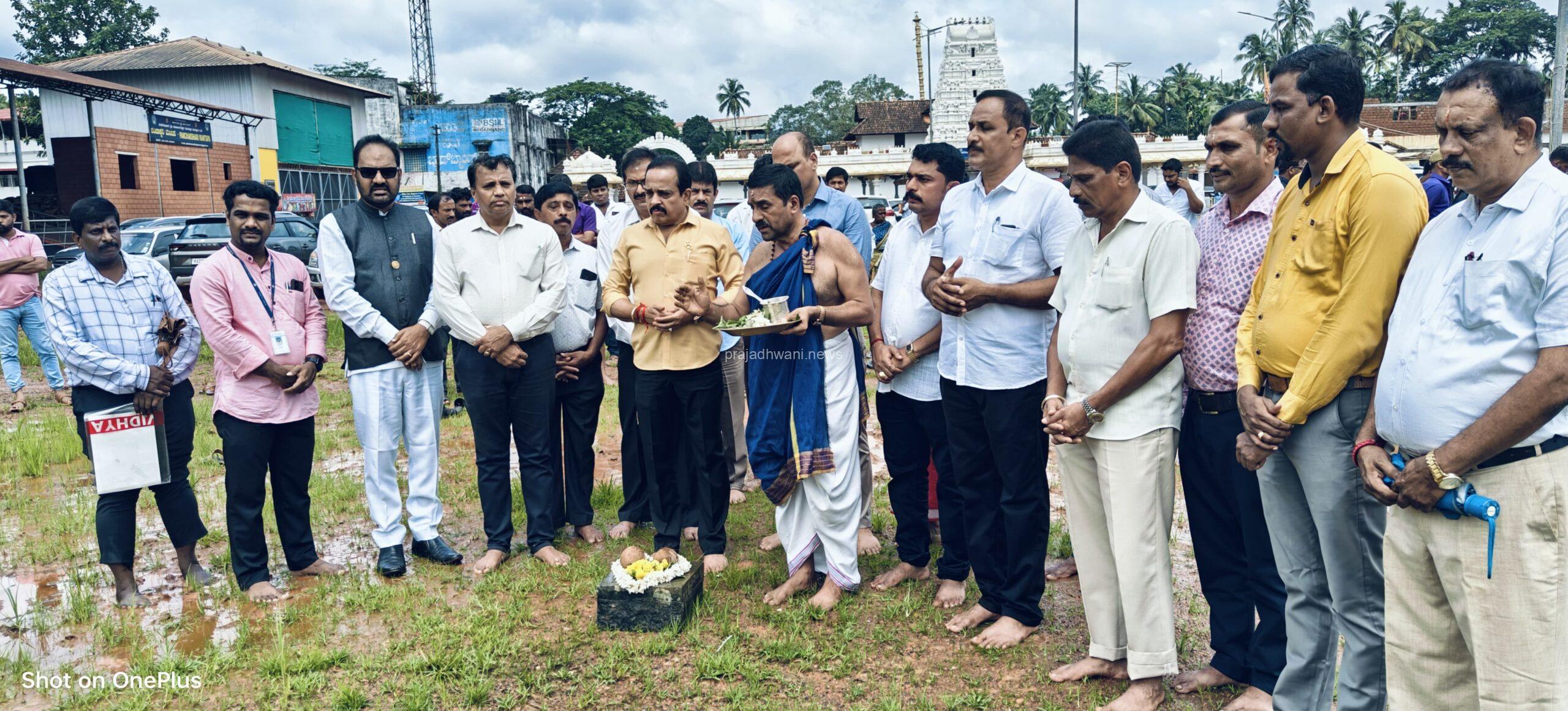 ಪುತ್ತೂರು: ಮಹಾಲಿಂಗೇಶ್ವರ ದೇವಸ್ಥಾನದ ಎದುರು ಗದ್ದೆಯಲ್ಲಿ ಸಾಂಪ್ರದಾಯಿಕ ಗದ್ದೆ ಬೇಸಾಯಕ್ಕೆ ಚಾಲನೆ
