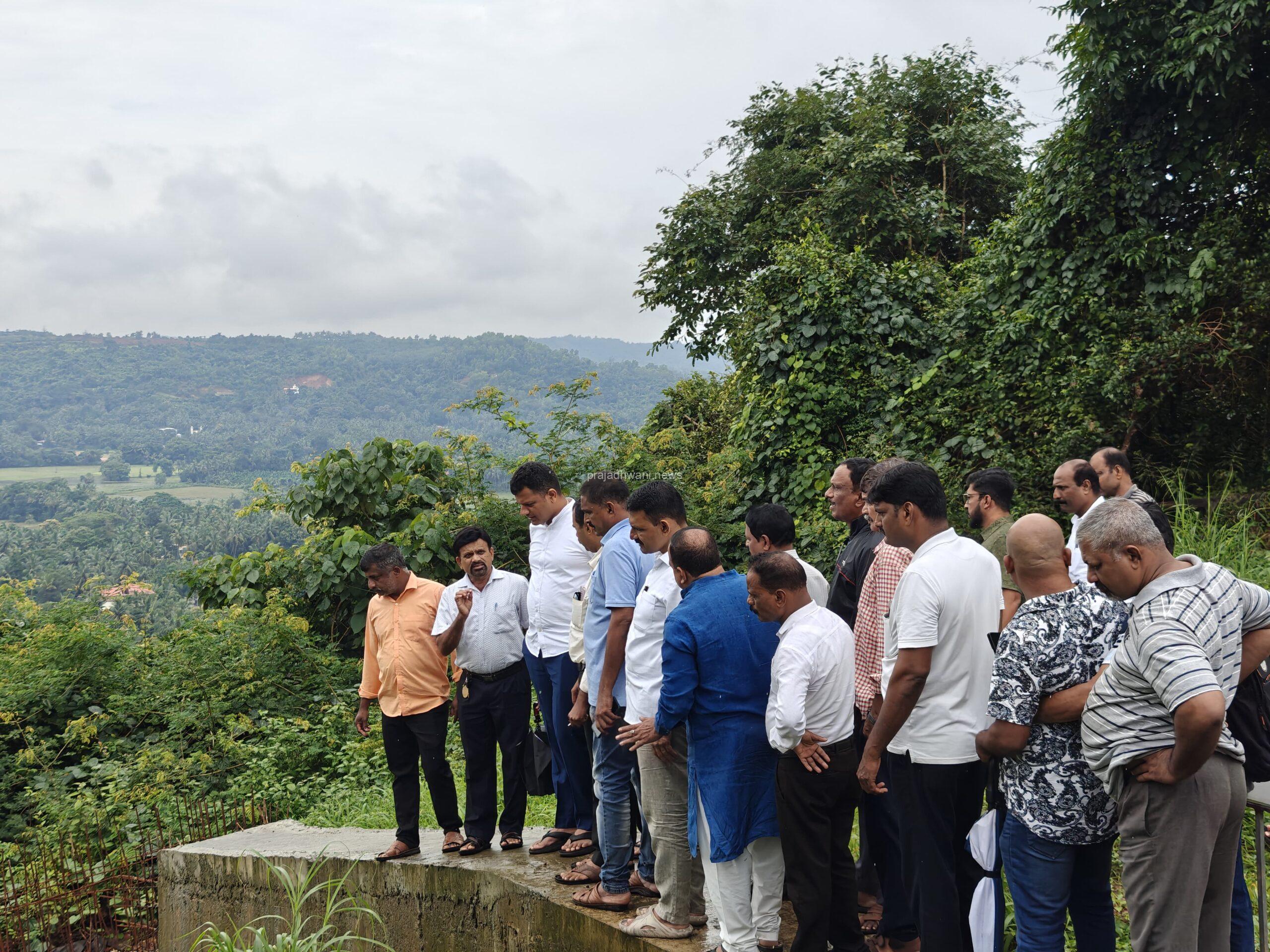 ಮಂಗಳೂರು: ವಾಮಂಜೂರು ಬಳಿಯ ಕೆತ್ತಿಕ್ಕಲ್ನಲ್ಲಿ ಭೂಕುಸಿತದ ಭೀತಿ ಇರುವ ಪ್ರದೇಶಕ್ಕೆ ದಕ್ಷಿಣ ಕನ್ನಡ ಜಿಲ್ಲೆಯ ಸಂಸದರಾದ ಕ್ಯಾಪ್ಟನ್ ಬ್ರಿಜೇಶ್ ಚೌಟ ಭೇಟಿ