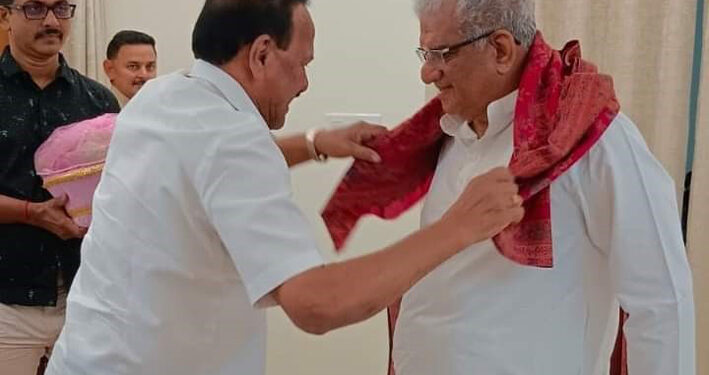 ಮಾಜಿ ಮುಖ್ಯಮಂತ್ರಿ ಡಿ.ವಿ ಸದಾನಂದ ಗೌಡ ಅವರಿಂದ ಧರ್ಮಸ್ಥಳದ ಧರ್ಮಾಧಿಕಾರಿ ಡಾ.ವೀರೇಂದ್ರ ಹೆಗ್ಗಡೆ ಭೇಟಿ