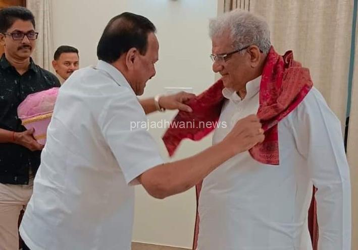 ಮಾಜಿ ಮುಖ್ಯಮಂತ್ರಿ ಡಿ.ವಿ ಸದಾನಂದ ಗೌಡ ಅವರಿಂದ ಧರ್ಮಸ್ಥಳದ ಧರ್ಮಾಧಿಕಾರಿ ಡಾ.ವೀರೇಂದ್ರ ಹೆಗ್ಗಡೆ ಭೇಟಿ