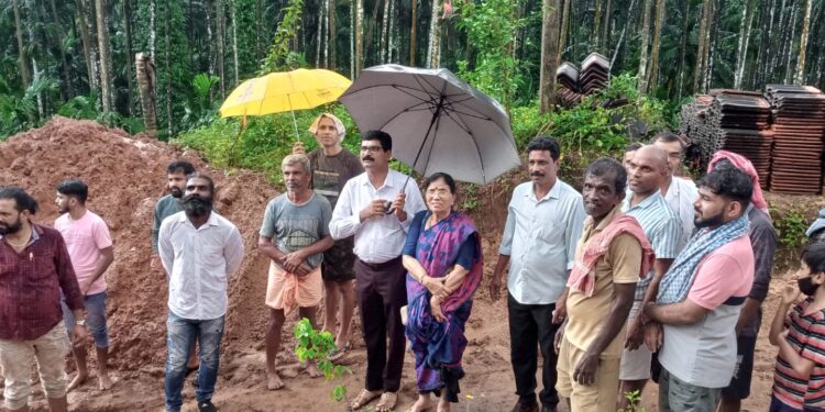 ಬೆಳ್ಳಿಪ್ಪಾಡಿ:-ಪ್ರಕೃತಿ ವಿಕೋಪದಿಂದ ಹಾನಿಗೊಳಗಾದ ಪ್ರದೇಶಗಳಿಗೆ ಮಾಜಿ ಶಾಸಕಿ ಶ್ರೀಮತಿ ಶಕುಂತಳಾ ಶೆಟ್ಟಿ ಬೇಟಿ….