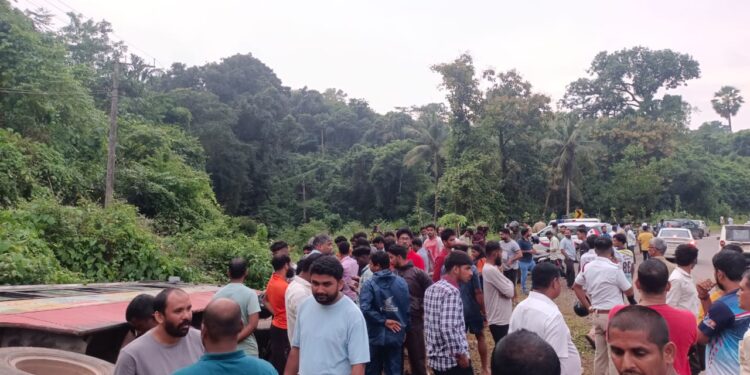 ಬಂಟ್ವಾಳ : ಚಾಲಕನ ನಿಯಂತ್ರಣ ತಪ್ಪಿ ಕೆ.ಎಸ್.ಆರ್‌.ಟಿ.ಸಿ. ಬಸ್ ಪಲ್ಟಿ ಹತ್ತಕ್ಕೂ ಅಧಿಕ ಪ್ರಯಾಣಿಕರಿಗೆ ಗಾಯ