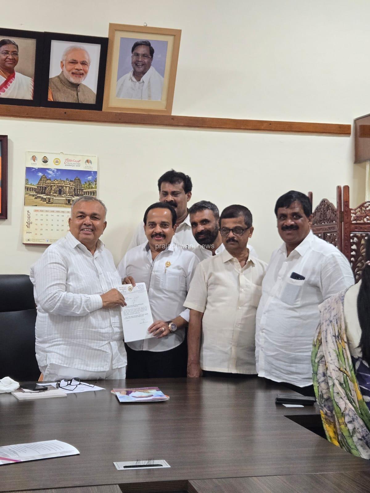 ಆರ್ಲಪದವು: ಕಿನ್ನಿಮಾಣಿಪೂಮಾಣಿ ದೈವಸ್ಥಾನದ ಜೀರ್ಣೋದ್ದಾರ, ಅನುದಾನ ನೀಡುವಂತೆ ಶಾಸಕ ಅಶೋಕ್ ರೈಯವರಿಂದ ಸಚಿವರಿಗೆ ಮನವಿ