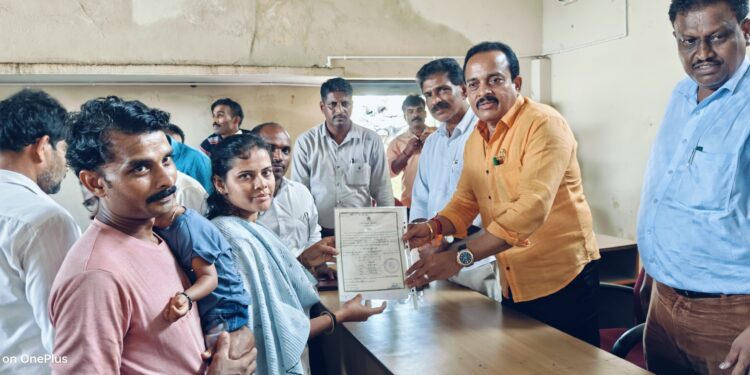 ಪುತ್ತೂರು; ಕೋಡಿಂಬಾಡಿ ಗ್ರಾ.ಪಂ. ಕಚೇರಿಯಲ್ಲಿ ಅಕ್ರಮ ಸಕ್ರಮ ಬೈಠಕ್ ಮತ್ತು ಹಕ್ಕು‌ಪತ್ರ ವಿತರಣೆ