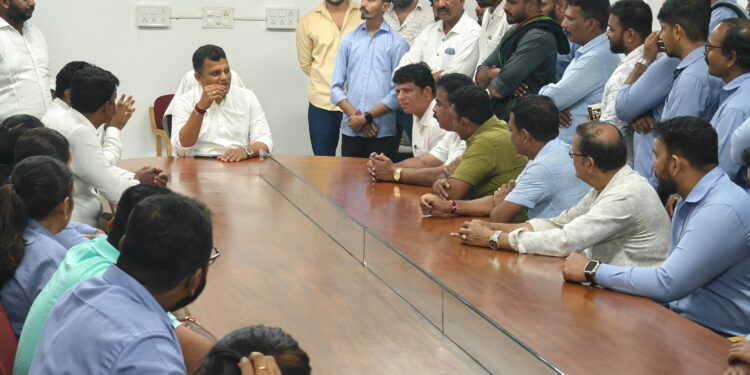 ಸಂಸದ ಕ್ಯಾಪ್ಟನ್ ಬ್ರಿಜೇಶ್ ಚೌಟರನ್ನು ಭೇಟಿ ಮಾಡಿ ಅಭಿನಂದನೆ ಹೇಳಿ ತಮ್ಮ ಸಂತಸವನ್ನು ಹೊರ ಹಾಕಿದ SEZ ನ ನಿರಾಶ್ರಿತರು.