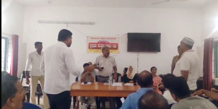 ಪೆರುವಾಯಿ: ಪೆರುವಾಯಿ ಗ್ರಾಮ ಪಂಚಾಯತ್ ಅಧ್ಯಕ್ಷೆ ನೆಫೀಸರವರ ವಿರುದ್ಶ ಗ್ರಾಮಸಭೆಯಲ್ಲಿ ಗ್ರಾಮಸ್ಥರಿಂದ ಅವ್ಯವಹಾರ ಆರೋಪ