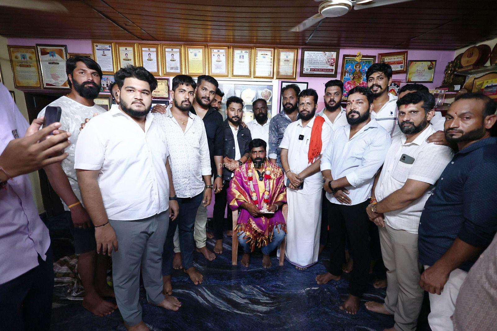 ಈಶ್ವರ್ ಮಲ್ಪೆಯವರಿಗೆ ಪುತ್ತಿಲ ಪರಿವಾರ ಸೇವಾ ಟ್ರಸ್ಟ್ ವತಿಯಿಂದ ರೂ.1 ಲಕ್ಷ ಸಹಾಯಧನದ ಚೆಕ್ ಹಸ್ತಾಂತರ!