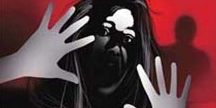 ಪುತ್ತೂರು: ಪಡಿತರ ಅಂಗಡಿಗೆ ಸಾಮಗ್ರಿ ಕೊಂಡೊಯ್ಯಲು ಬಂದಿದ್ದ ಮಹಿಳೆಯ ಮೇಲೆ ಮಾನಭಂಗಕ್ಕೆ ಯತ್ನ: ದೂರು ದಾಖಲು