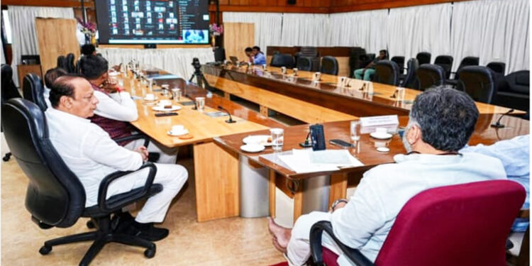 ಬೆಂಗಳೂರು : ಉಪಚುನಾವಣೆಯಲ್ಲಿ 3 ಕ್ಷೇತ್ರದಲ್ಲೂ ಗೆಲ್ಲಲು ಸಿಎಂ ನಿಂದ ಸಚಿವರಿಗೆ ಖಡಕ್ ವಾರ್ನಿಂಗ್.